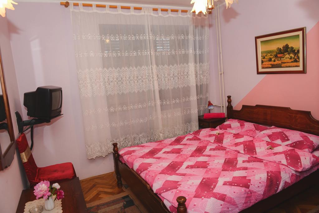 Beli Dvor Hotel ซอมโบร์ ห้อง รูปภาพ