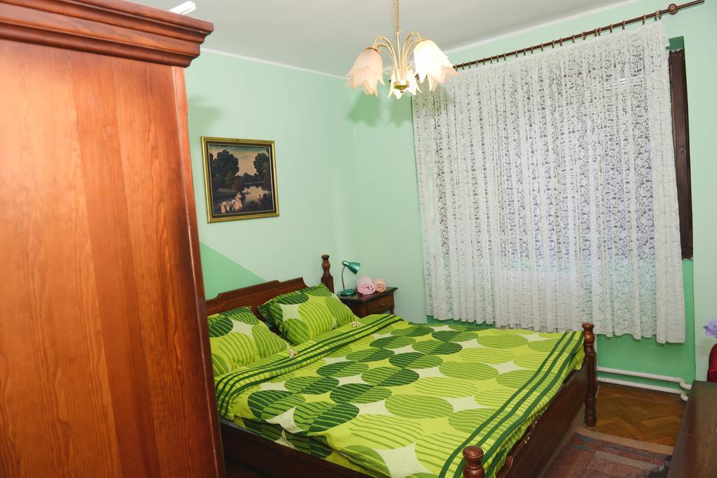 Beli Dvor Hotel ซอมโบร์ ห้อง รูปภาพ