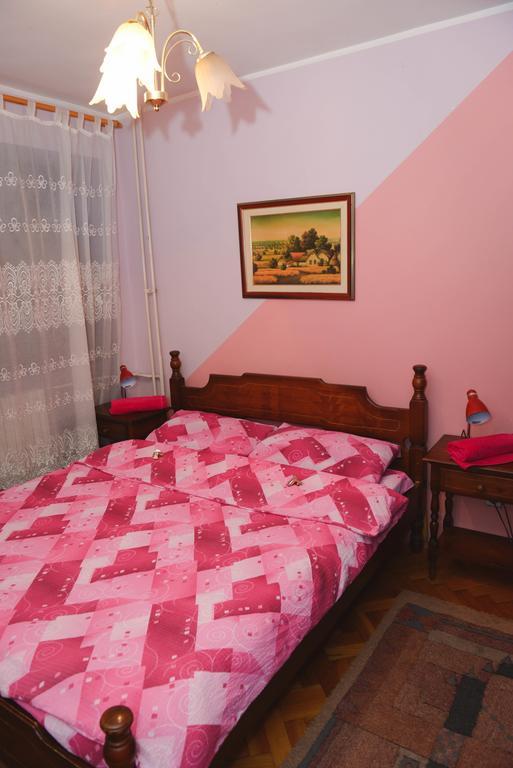 Beli Dvor Hotel ซอมโบร์ ห้อง รูปภาพ
