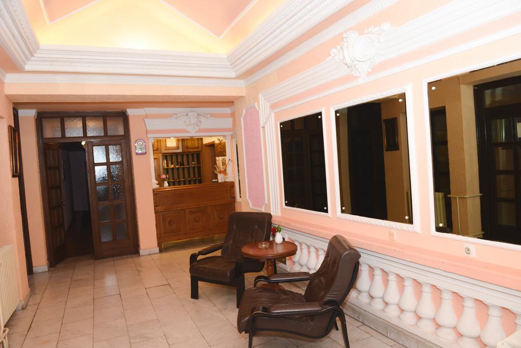 Beli Dvor Hotel ซอมโบร์ ภายนอก รูปภาพ